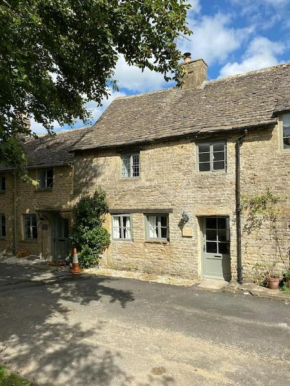 Cosy Cotswold Cottage
